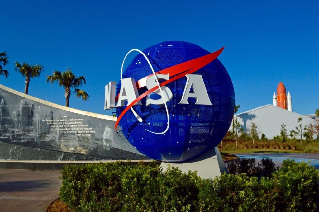 SpaceTIS Asteroid Mining Robotic Spacecraft