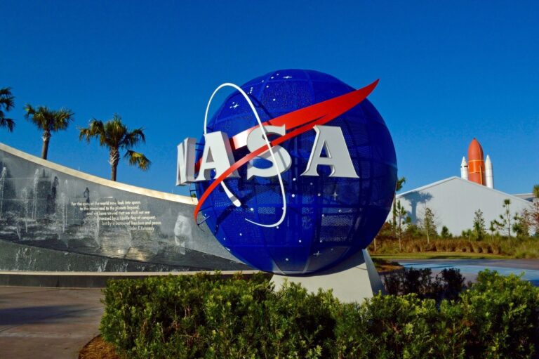 SpaceTIS Asteroid Mining Robotic Spacecraft