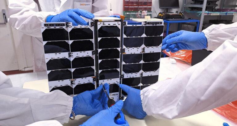 DROP-16 8U/16U Deployable Solar panel